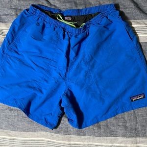 Men’s Patagonia Baggies 5” shorts 
Color blue
Size Large